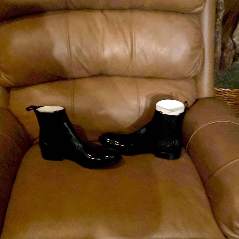 Black patent leather short boots